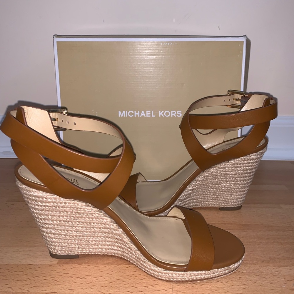 Michael Kors Kaylee Wedges✨ Size 9
